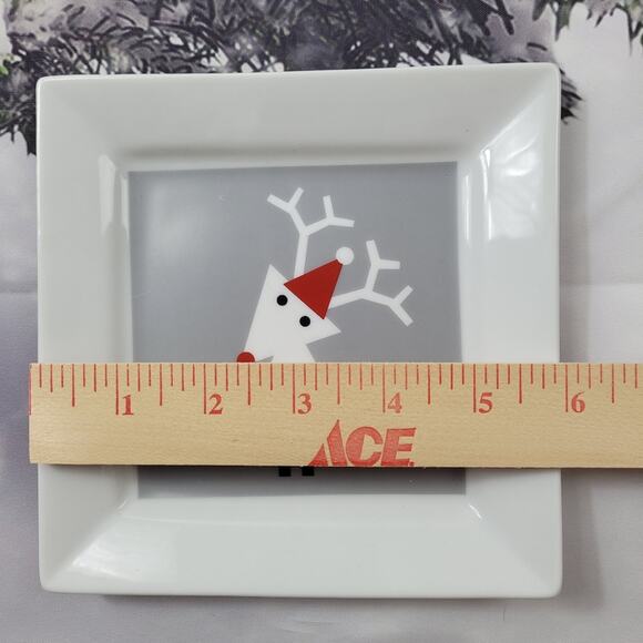 NWT Single Crate & Barrel Snow Deer 6" Appetizer Square Plate - Picture 4 of 5